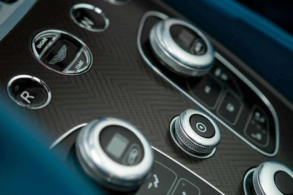 Manche der Schalter im Cockpit sind aus echtem Glas gefertigt