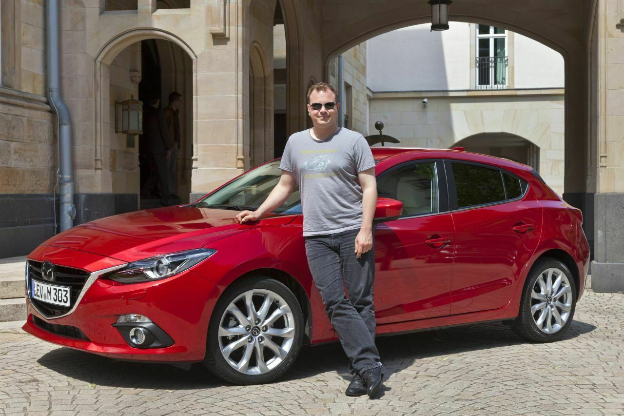 Langgezogene Haube, niedrige Dachlinie: Der Mazda3 könnte mit seiner Ästhetik auch ein Italiener sein