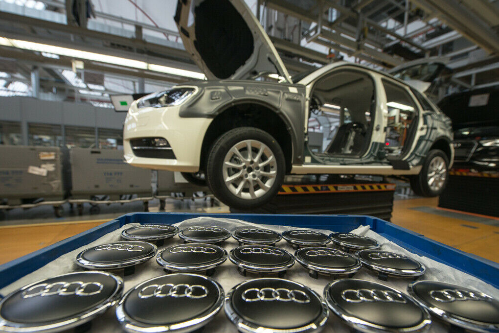 Audi und BMW fahren Mercedes davon