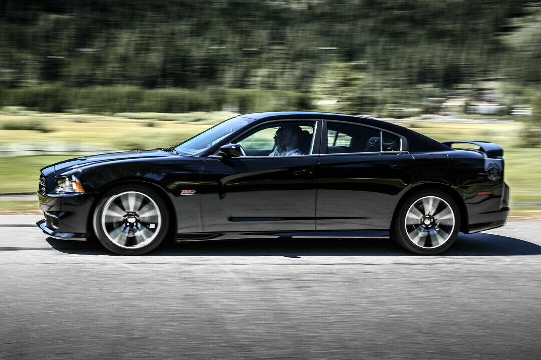 Langer Schlitten: 5 Meter misst der Charger. Bei der Fahrt in den USA merkt man das kaum