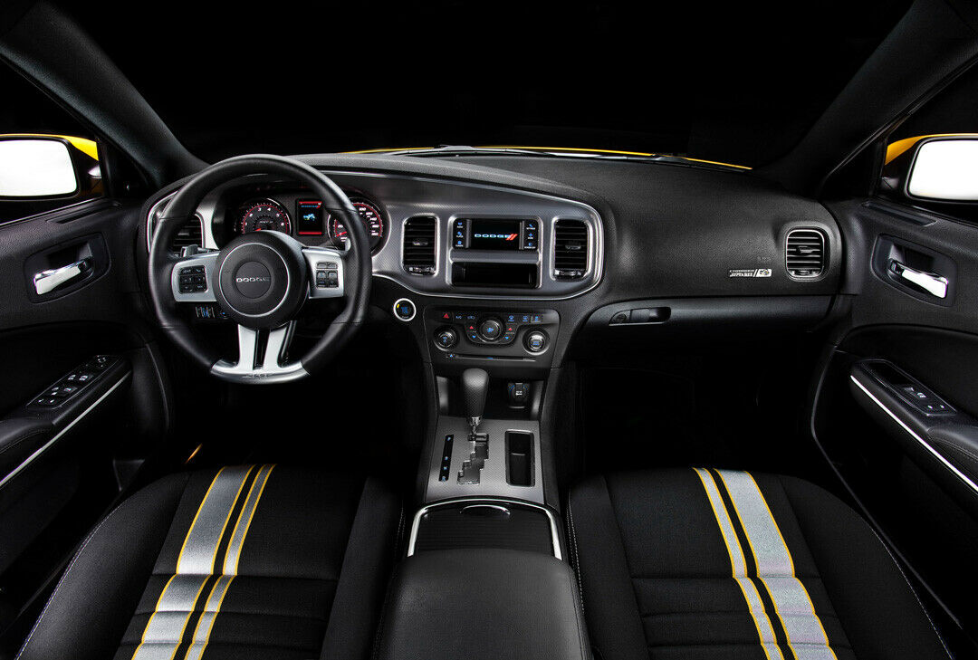 Das Charger-Cockpit ist einfach aber solide verarbeitet