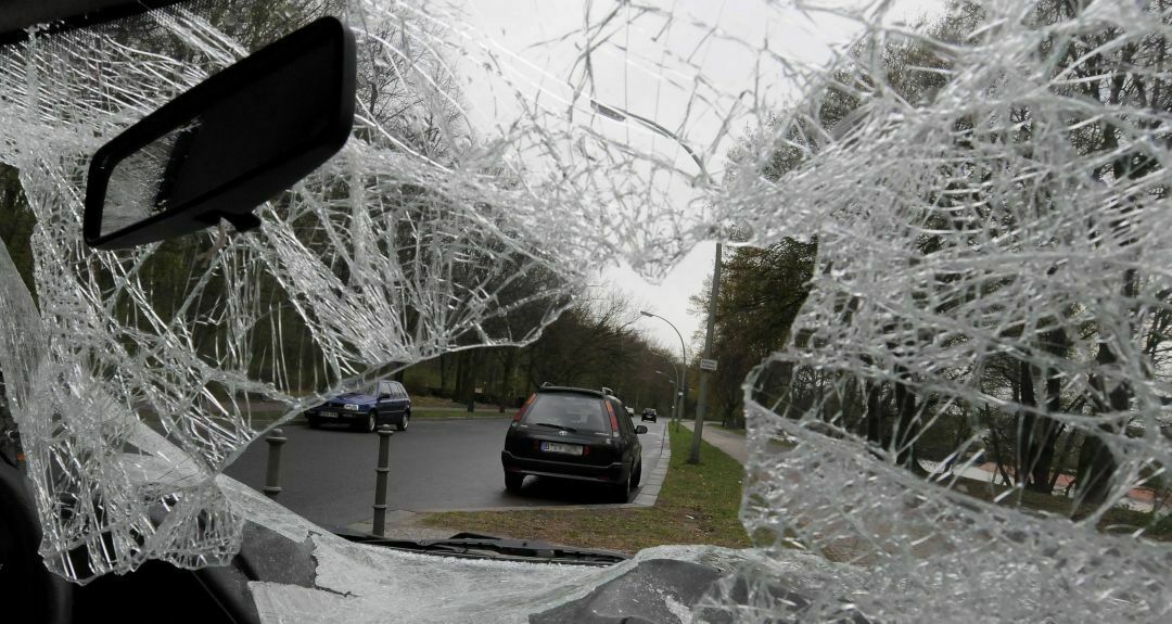 Defekte Frontscheibe nach Unfall