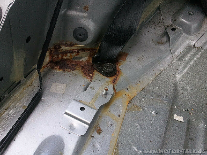 Mazda 6 GH rostet an der Tür