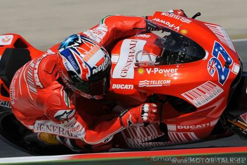 2009-motogp-ducati-gp9-casey-stoner-0