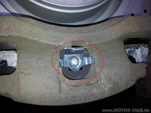 Der richtige Belag mit Spange im Sattel