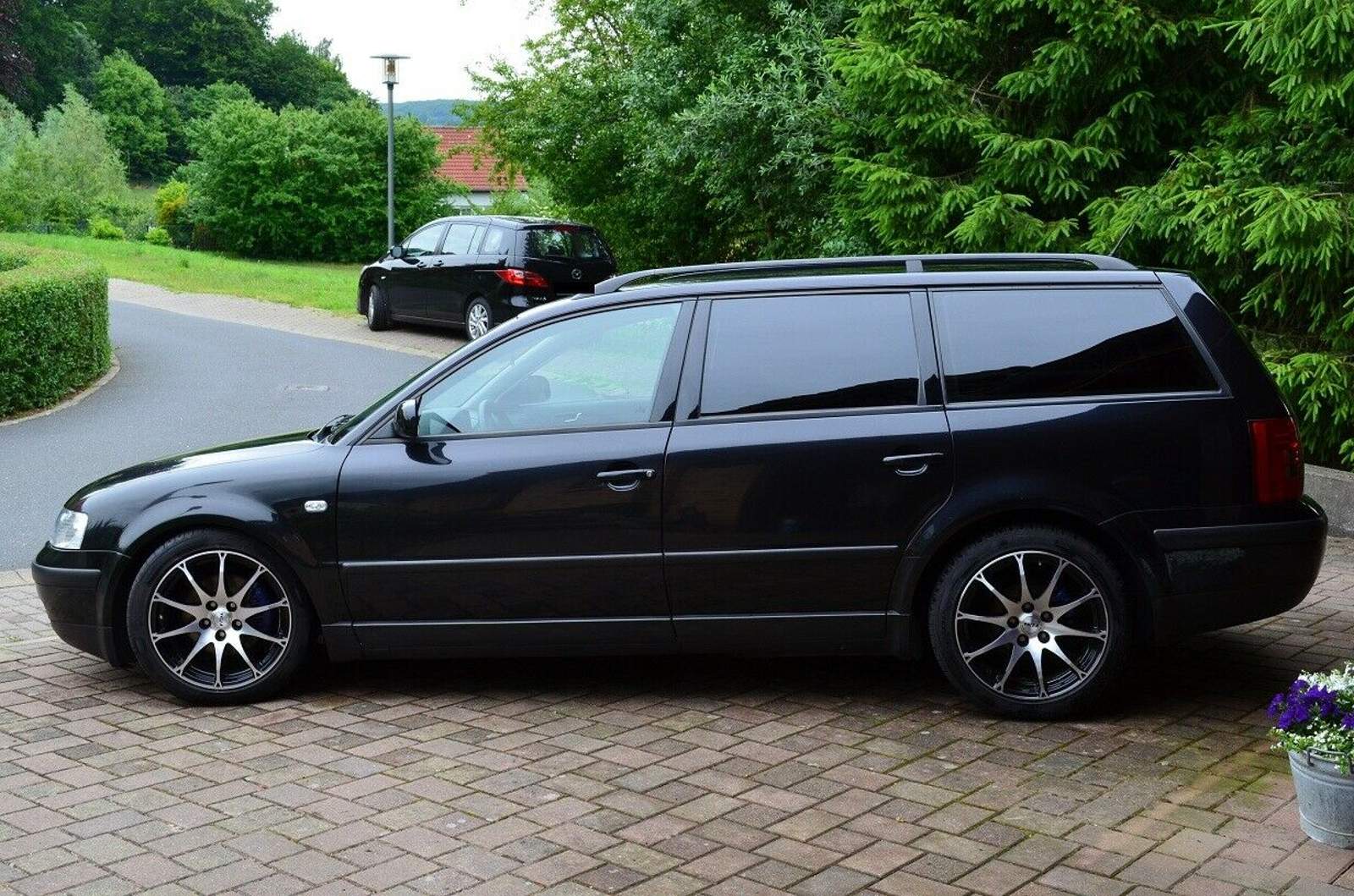 VW Passat 3B Variant Schwarz / Sportfahrwerk /Klarglasscheinwerfer/LED-Rückleuchten /17\