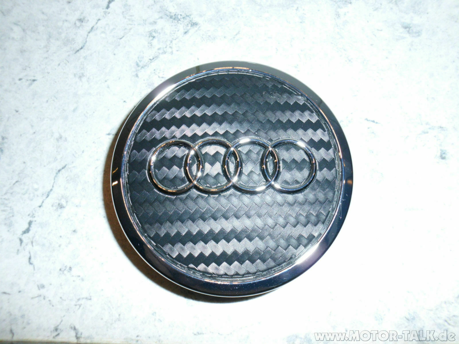 23-03-2012-mein-ttrs-carbonfolie-radnabenblende-0002