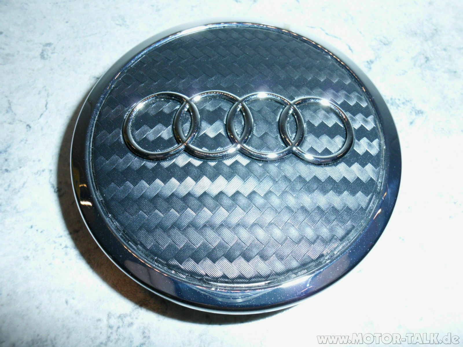 23-03-2012-mein-ttrs-carbonfolie-radnabenblende-0003