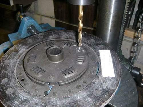 Ausbohren der 3 Nieten