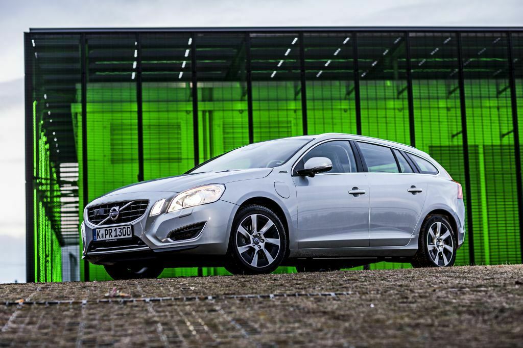 Bis auf optische Details wie den modifizierten Kühlergrill ist der V60 Plug-in nicht von einem normalen Diesel-V60 zu unterscheiden.