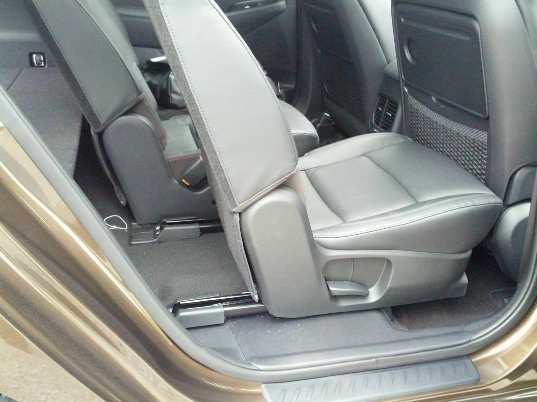 Die drei Einzelsitze lassen sich einzeln verschieben.