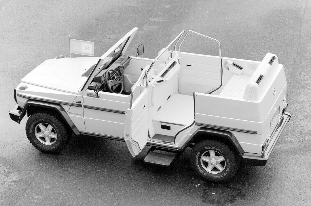 Das erste echte Papamobil: Mercedes G230 mit Spezial-Umbau.