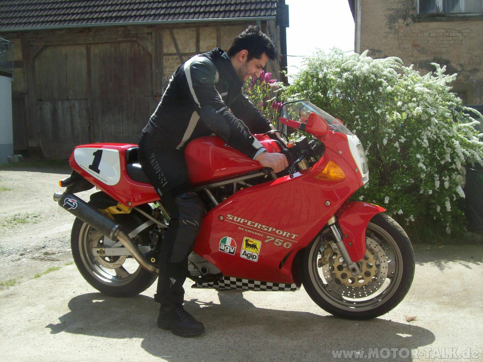 Weil immer so viel über die armen Harley-Fahrer gelästert wird.....