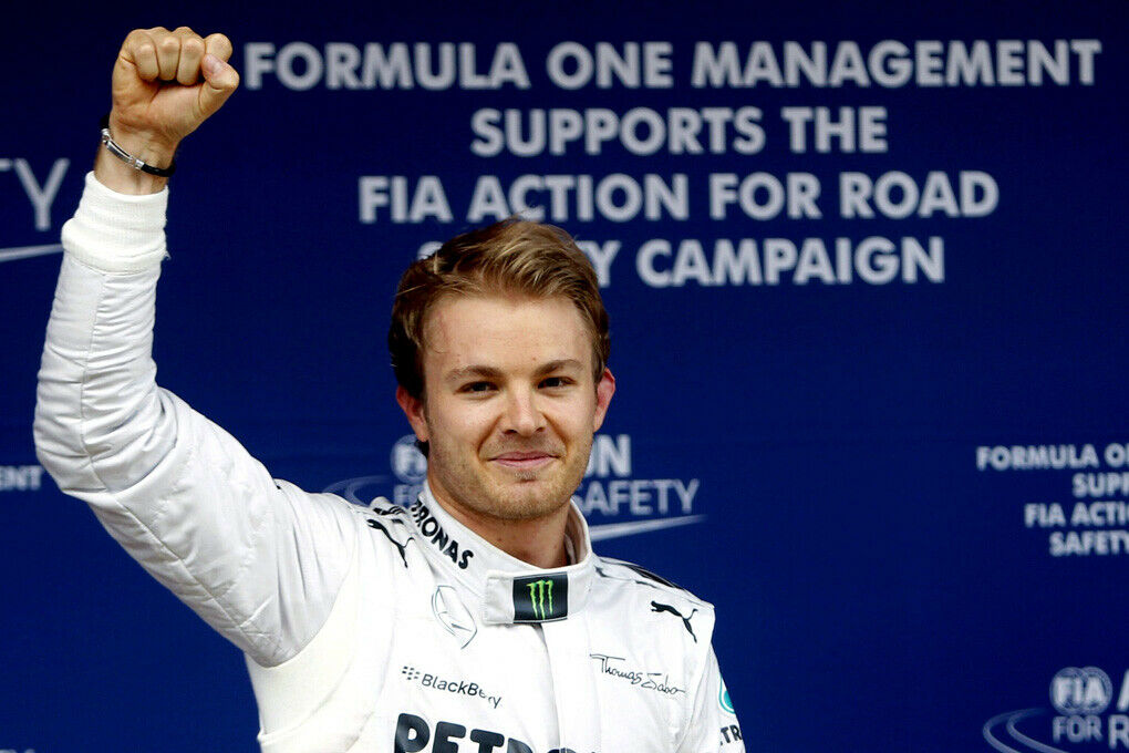 Nico Rosberg (Mercedes) feiert die Pole nach dem Qualifying.