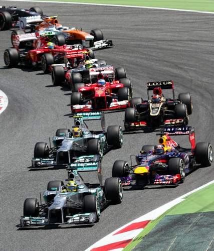 Eine Hauptrolle spielten erneut die Reifen: Mehrere Fahrer k&auml;mpften mit erh&ouml;htem Abrieb und mussten langsamer fahren. Dennoch hatte Kimi R&auml;ikk&ouml;nen Erfolg damit, auf einen Reifenwechsel zu verzichten.