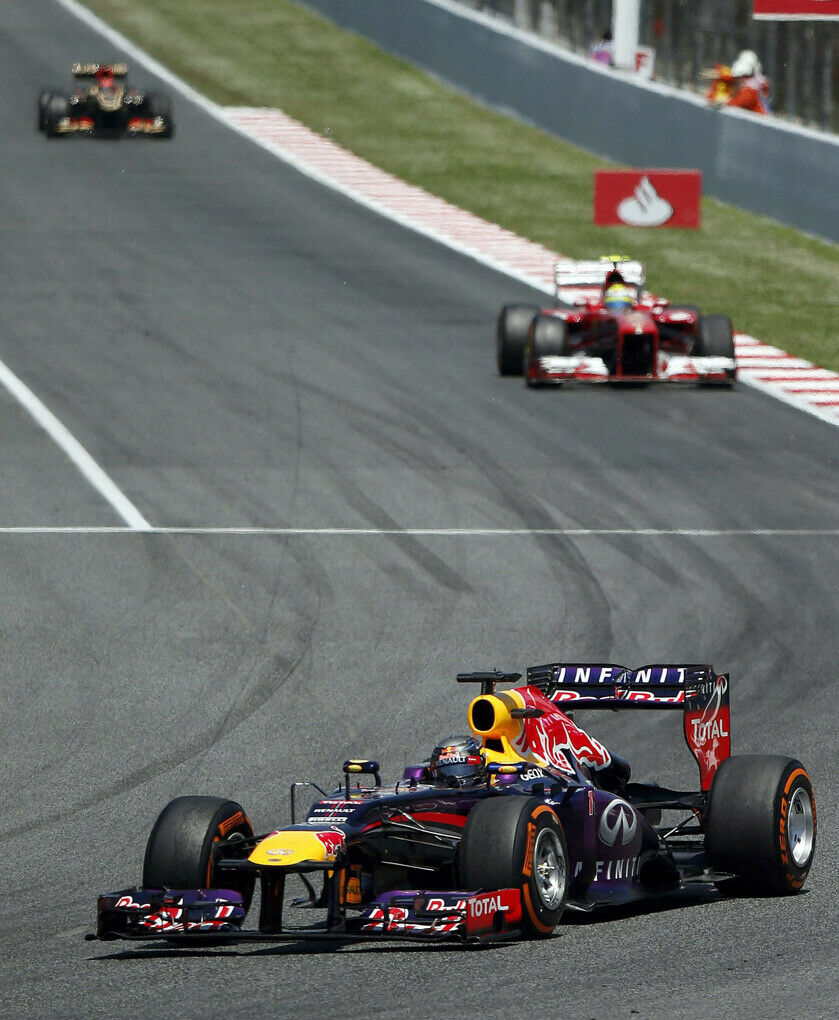 Sebastian Vettel (Red Bull) und Felipe Massa (Ferrari) k&auml;mpften um Rang drei