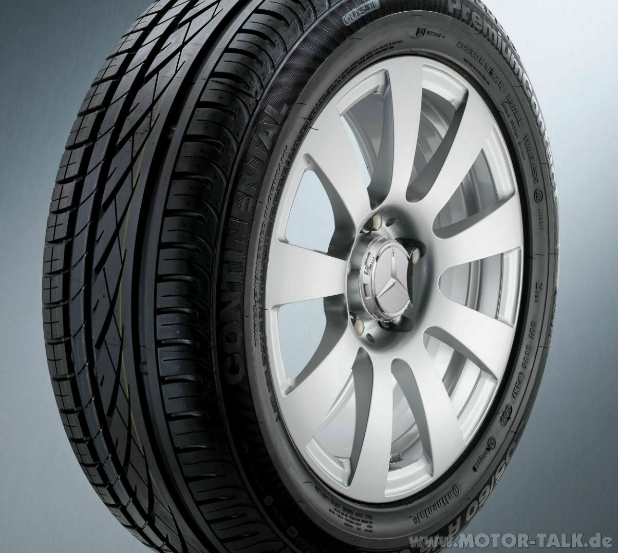 Rote Nabendeckel von der A-Klasse Edition 1