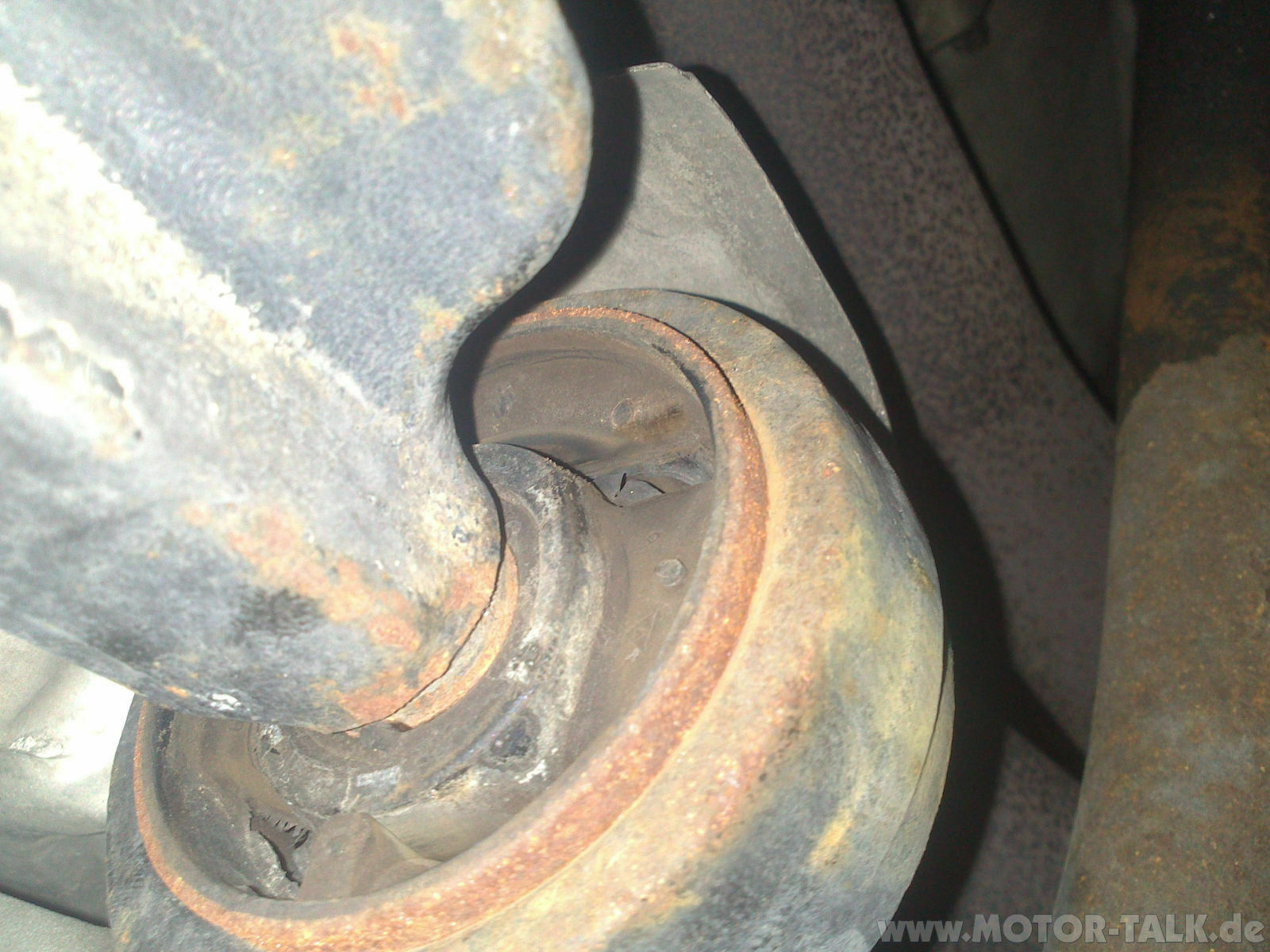 Querlenker Gummilager hinten nach einem Jahr kaputt? Knackgeräusche