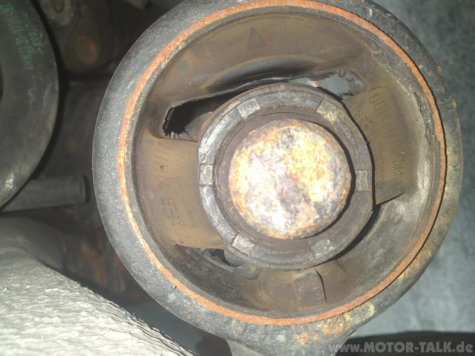 Querlenker Gummilager hinten nach einem Jahr kaputt? Knackgeräusche