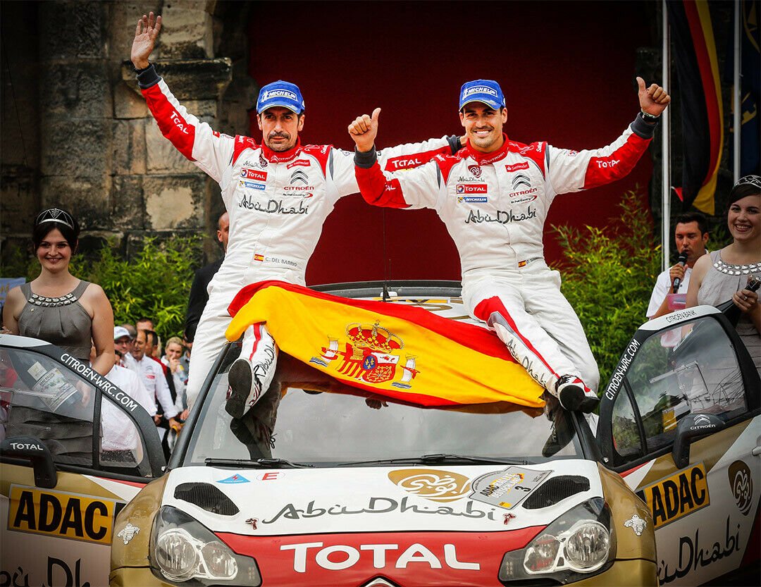 Der Sieger Dani Sordo mit seinem Teamkollegen und dem Citroen DS3 WRC