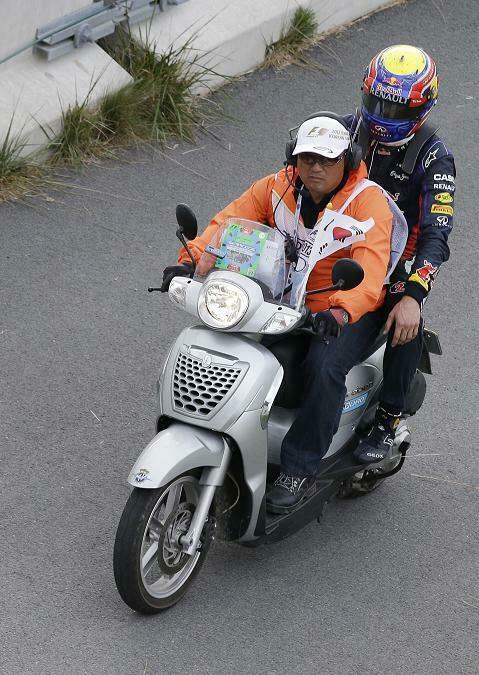 Diese Taxifahrt wird kein Nachspiel f&uuml;r Webber haben. Er wurde von Adrian Sutil aus dem Rennen geschossen