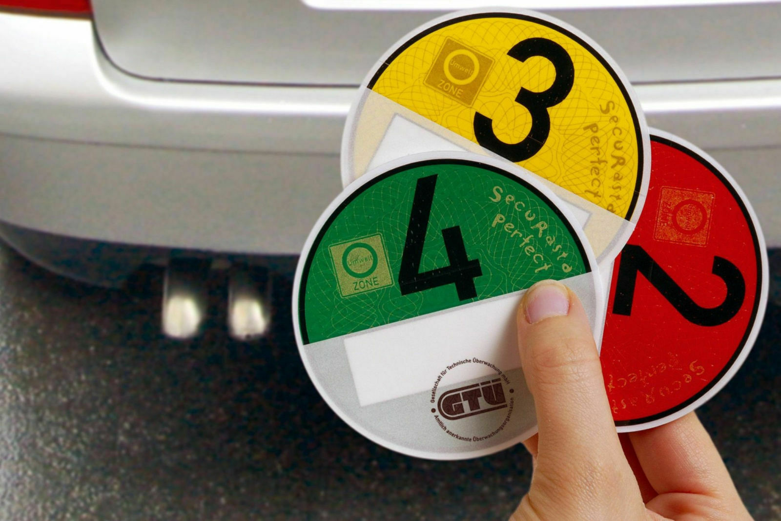 Seit 2008 gibt es die Umweltzonen, in die Autos nur mit der richtigen Plakette  einfahren d&uuml;rfen. In NRW halten sich viele Fahrer nicht daran