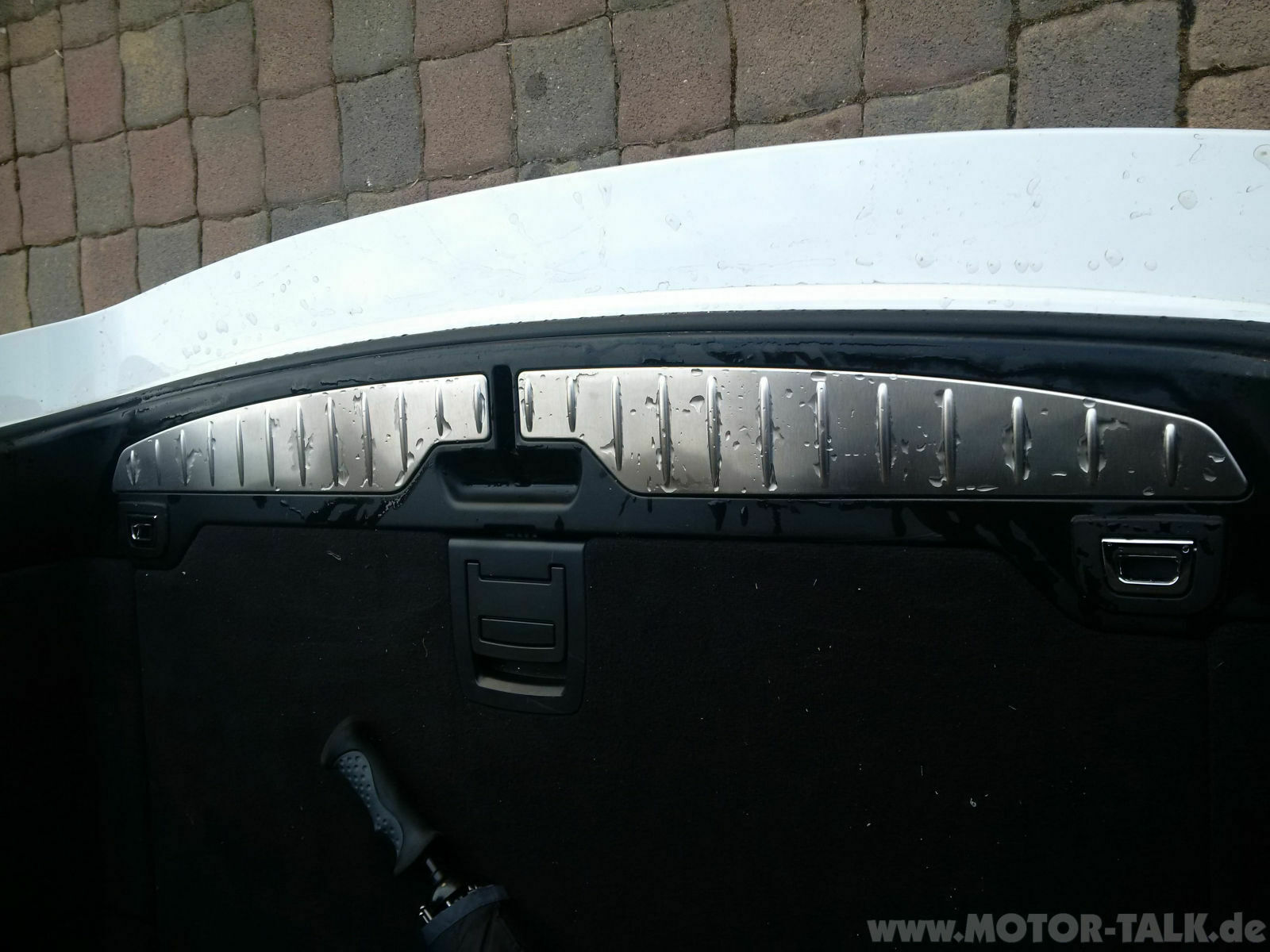 F11 | Wasser im Kofferraum