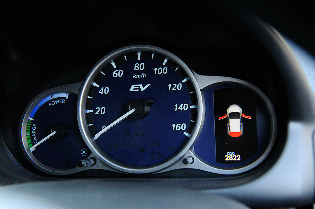 Armaturen des elektrischen Mazda2