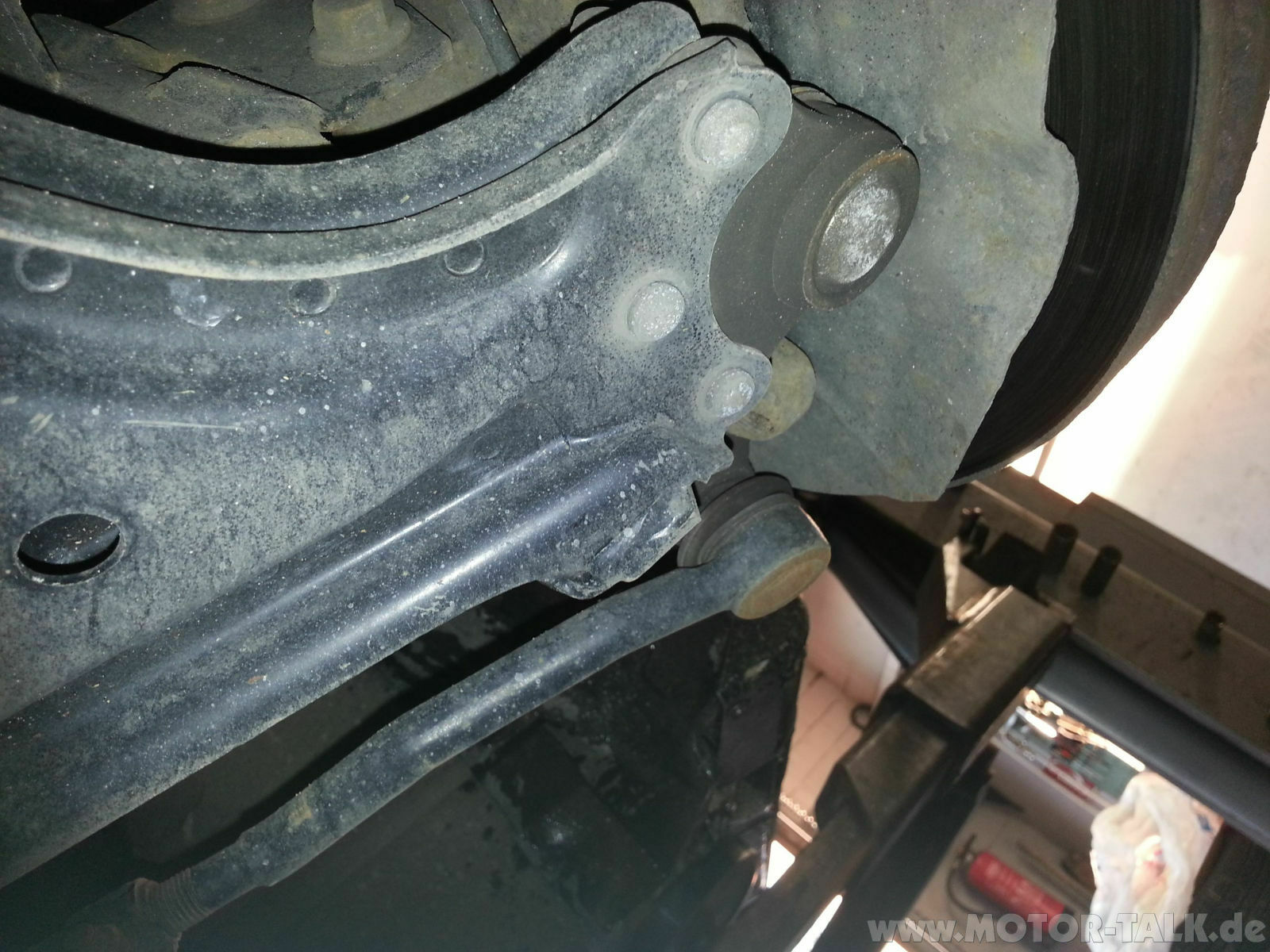 Lenkeinschlag nach links geringer als nach rechts