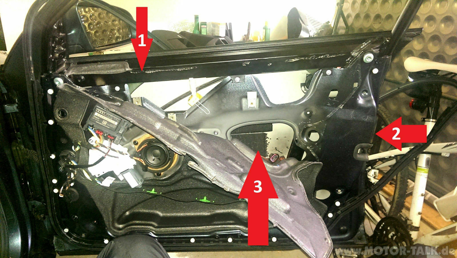 Türschloß vorne rechts ausbauen