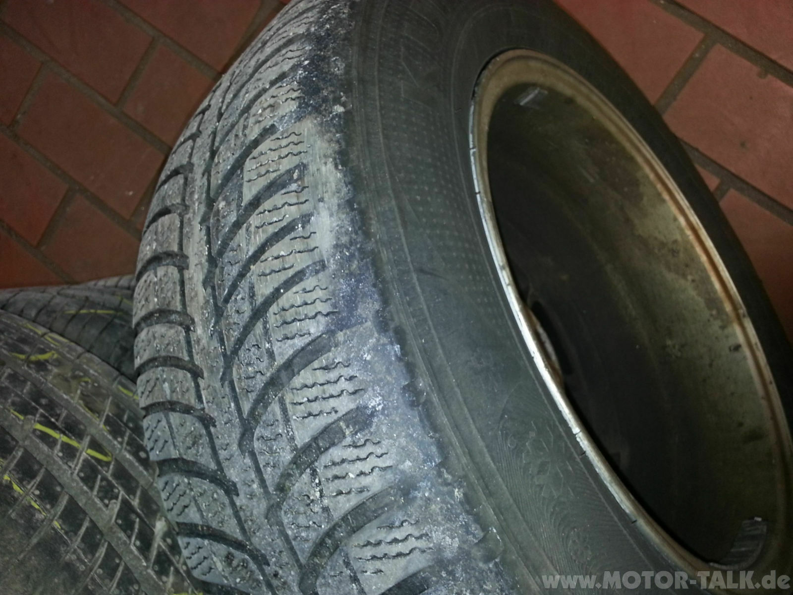 Lenkeinschlag nach links geringer als nach rechts