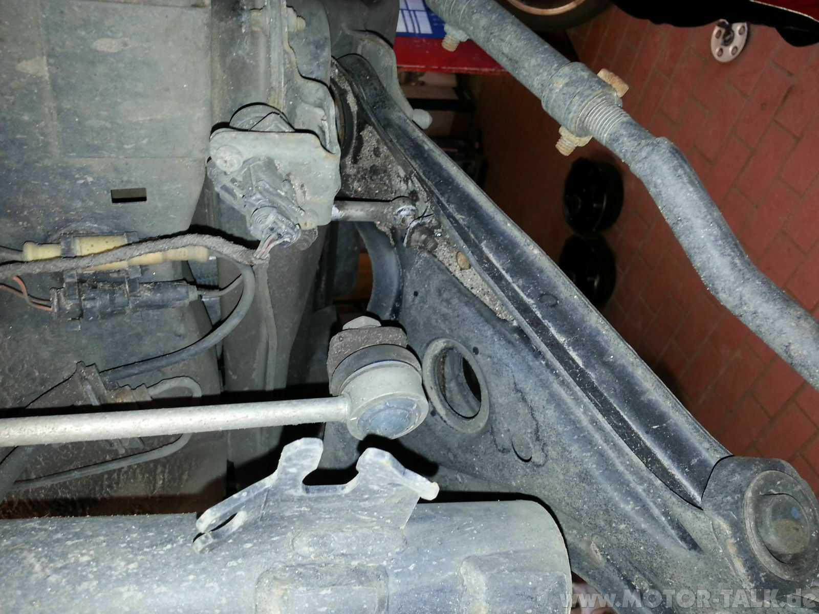 Lenkeinschlag nach links geringer als nach rechts