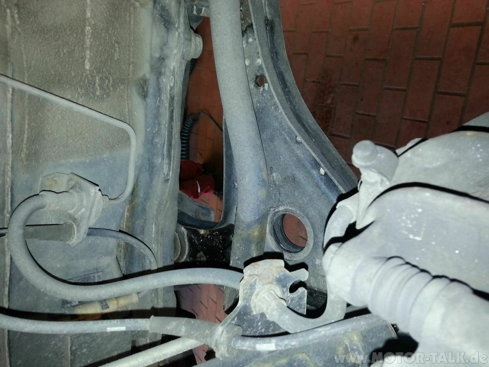 Lenkeinschlag nach links geringer als nach rechts