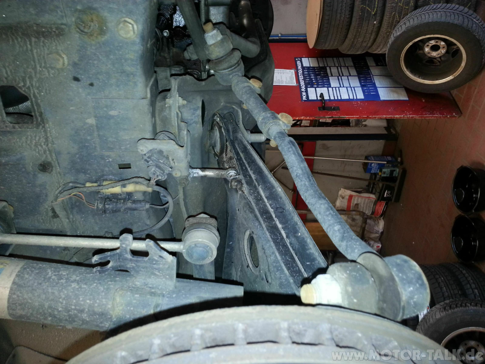 Lenkeinschlag nach links geringer als nach rechts