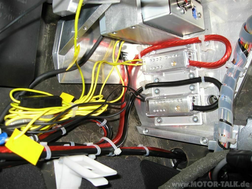 Suche Zündungsplus für Einschaltimpuls um einen Car-PC zu starten.