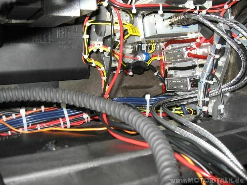 Suche Zündungsplus für Einschaltimpuls um einen Car-PC zu starten.