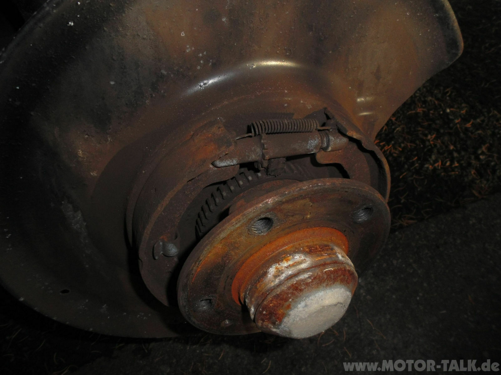 Klack-Geräusch beim Bremsen