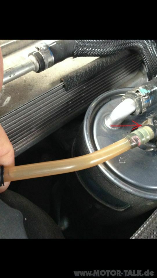 Austausch der Kraftstoffpumpe am Tank beim ML 270 CDI (W163)