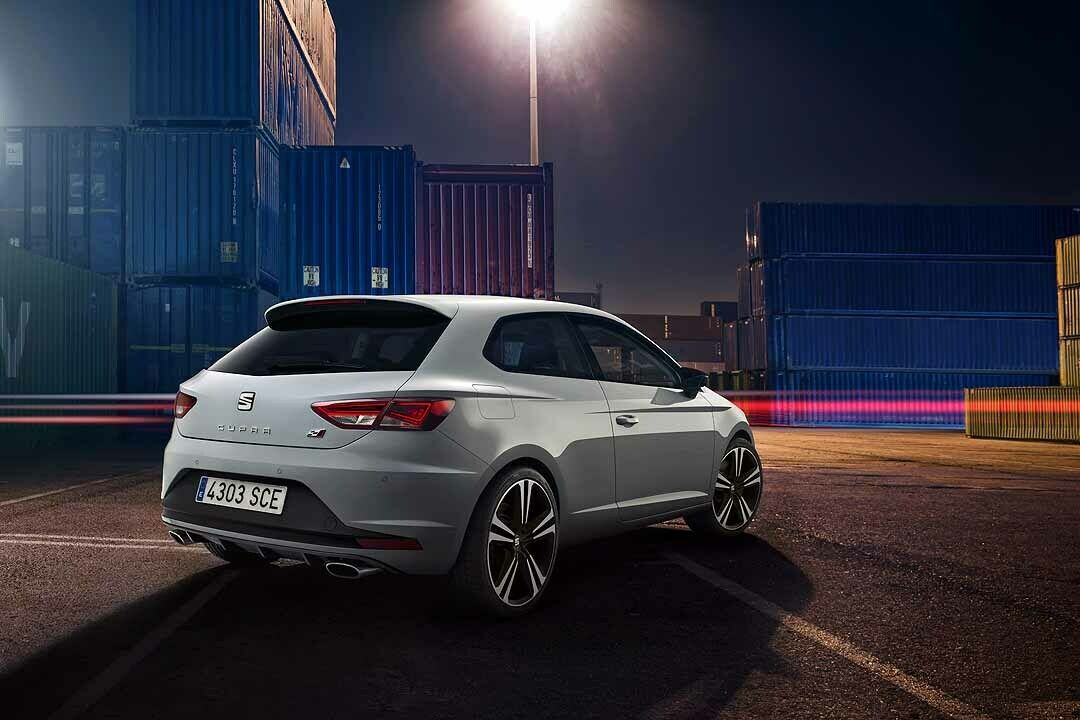 Aerodynamik-Paket am Seat Leon Cupra: Diffusor und Dachkantenspoiler