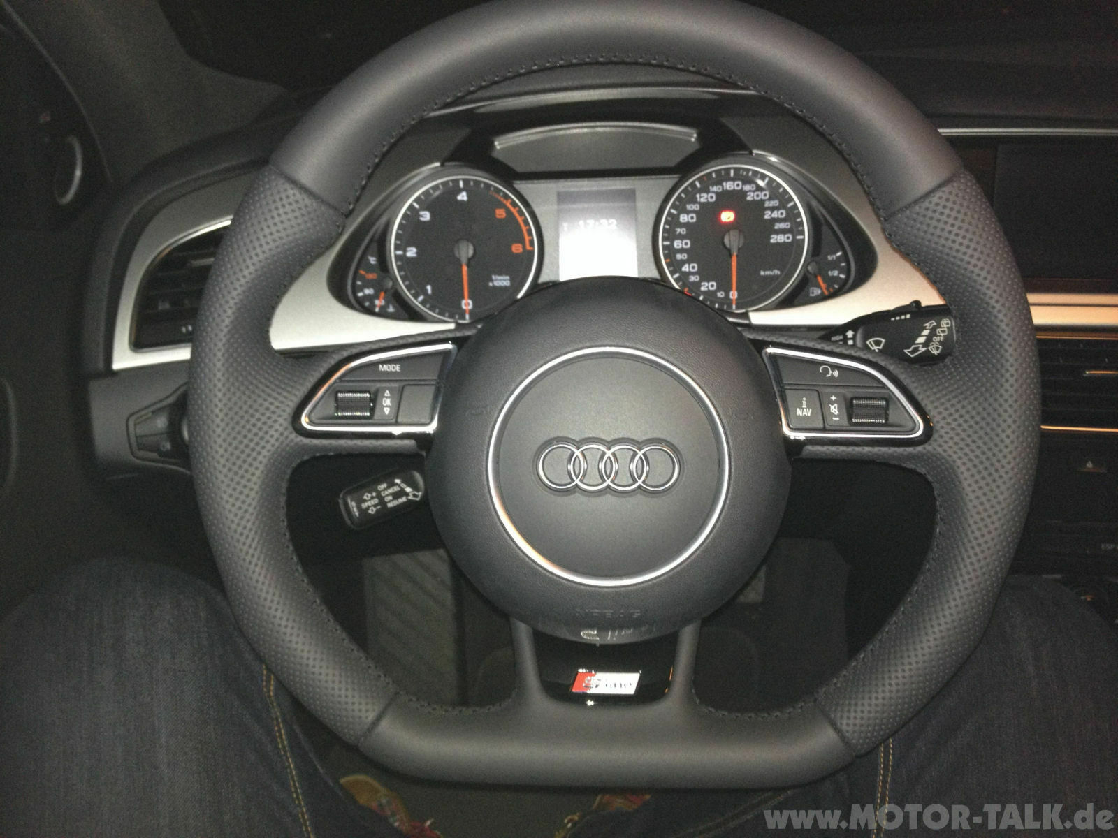 Abgeflachtes Lenkrad im 2009er