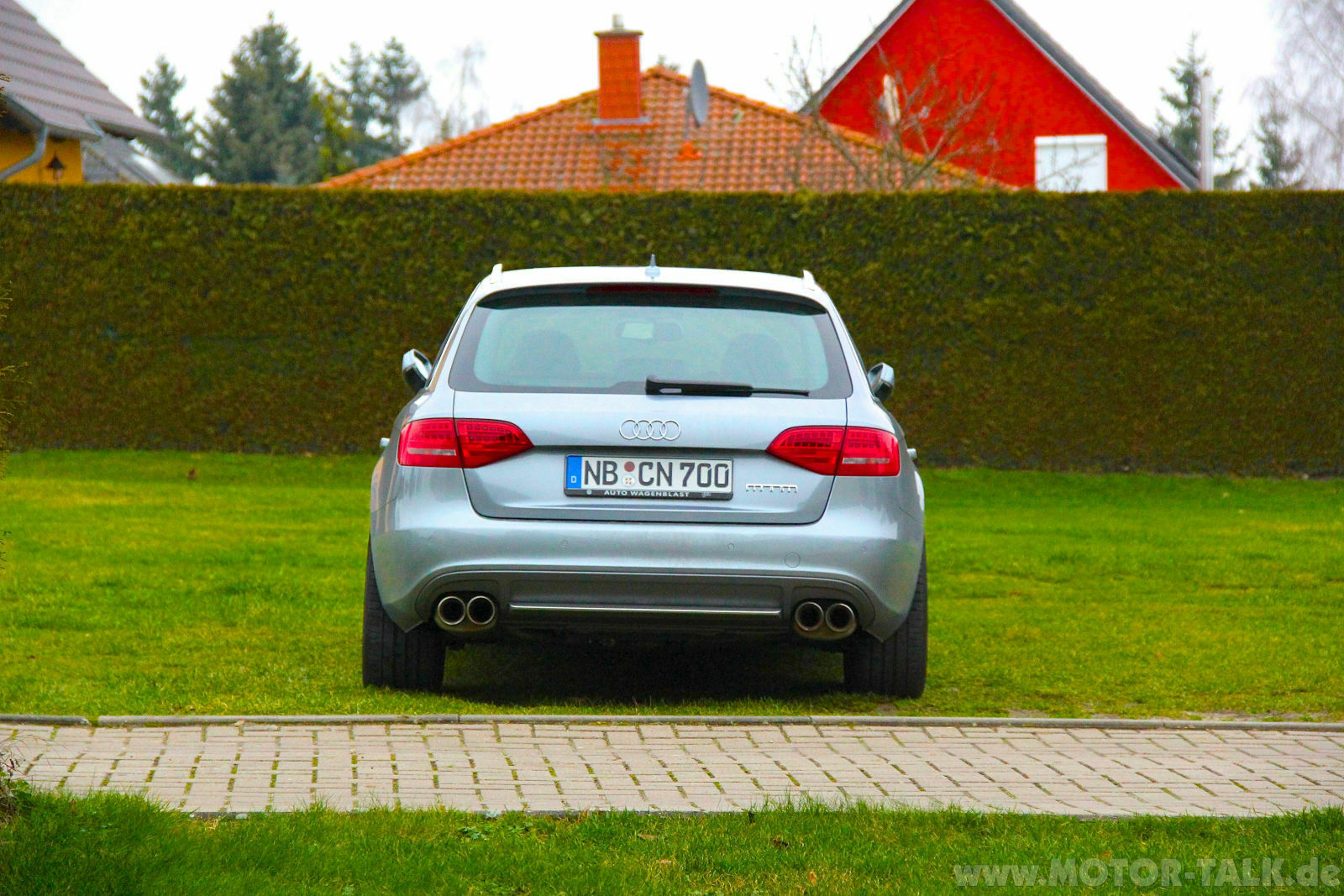 A4 Avant Auspuff/Leiste?