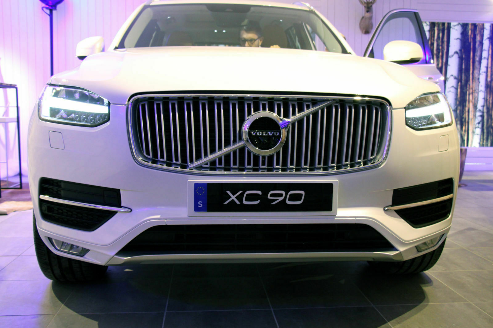 Der XC90 legt sein Tarnkleid ab...