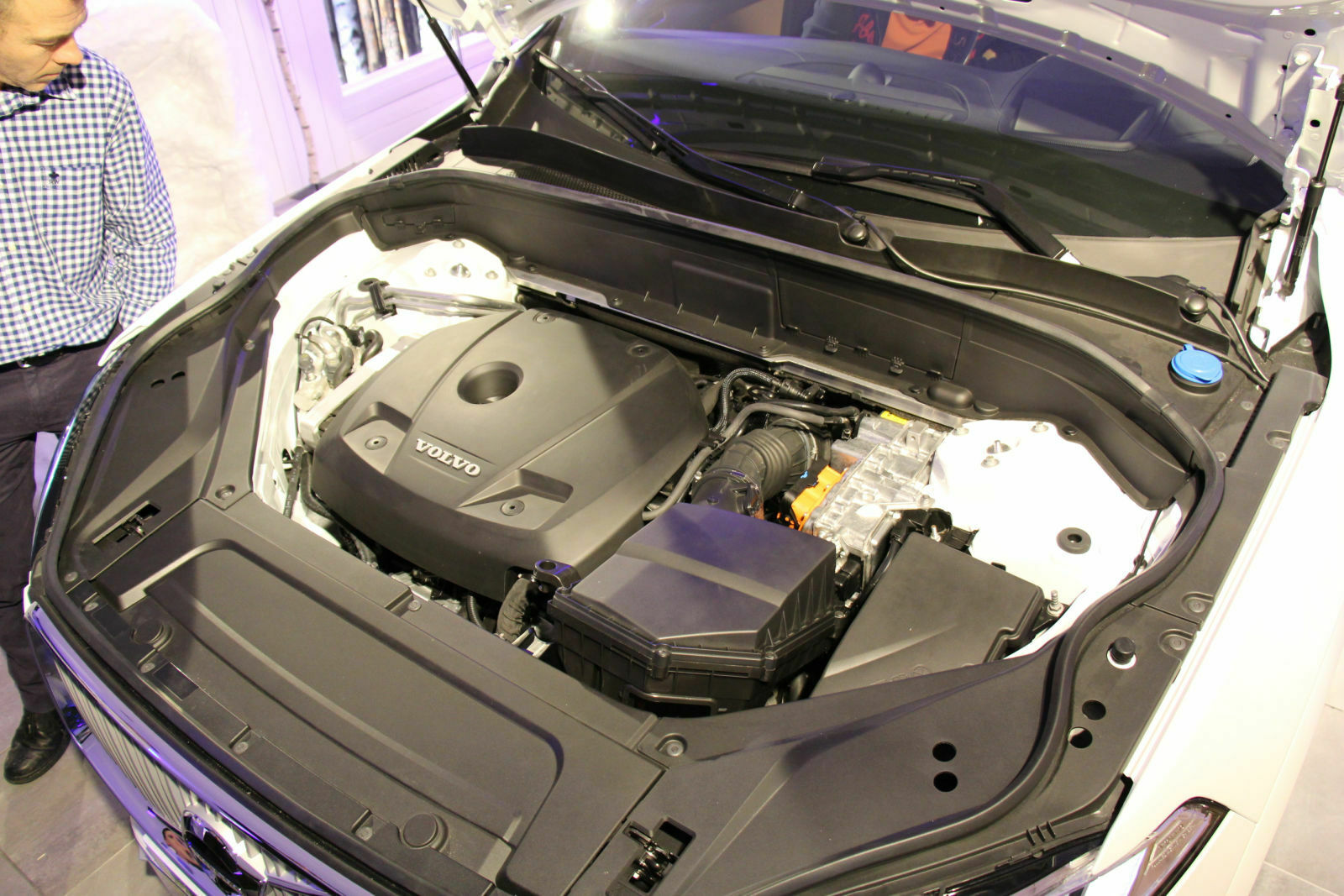 Der XC90 legt sein Tarnkleid ab...