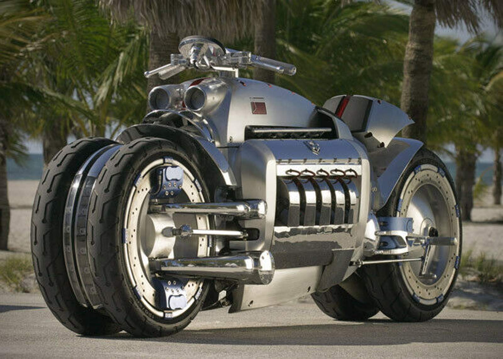 dodge-tomahawk-motocycle-side