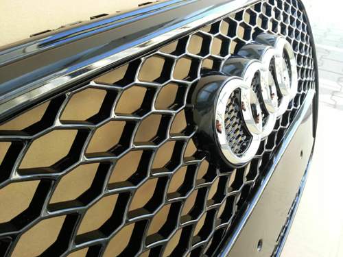 Kuehlergrill-wabenstruktur-schwarz-02