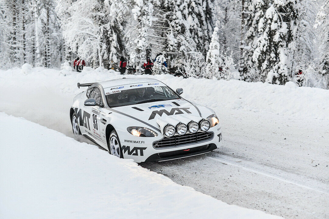Mit Heckantrieb und winzigen Rädern auf der Arctic Rallye