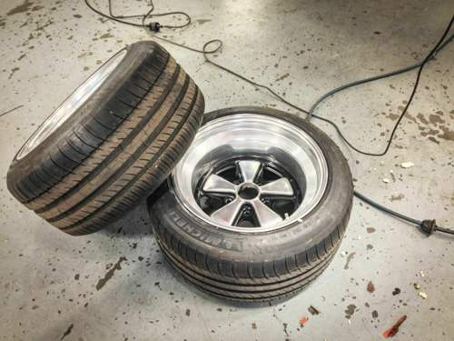 Die Felgen m&uuml;ssen nat&uuml;rlich zur klassischen Karosserie passen