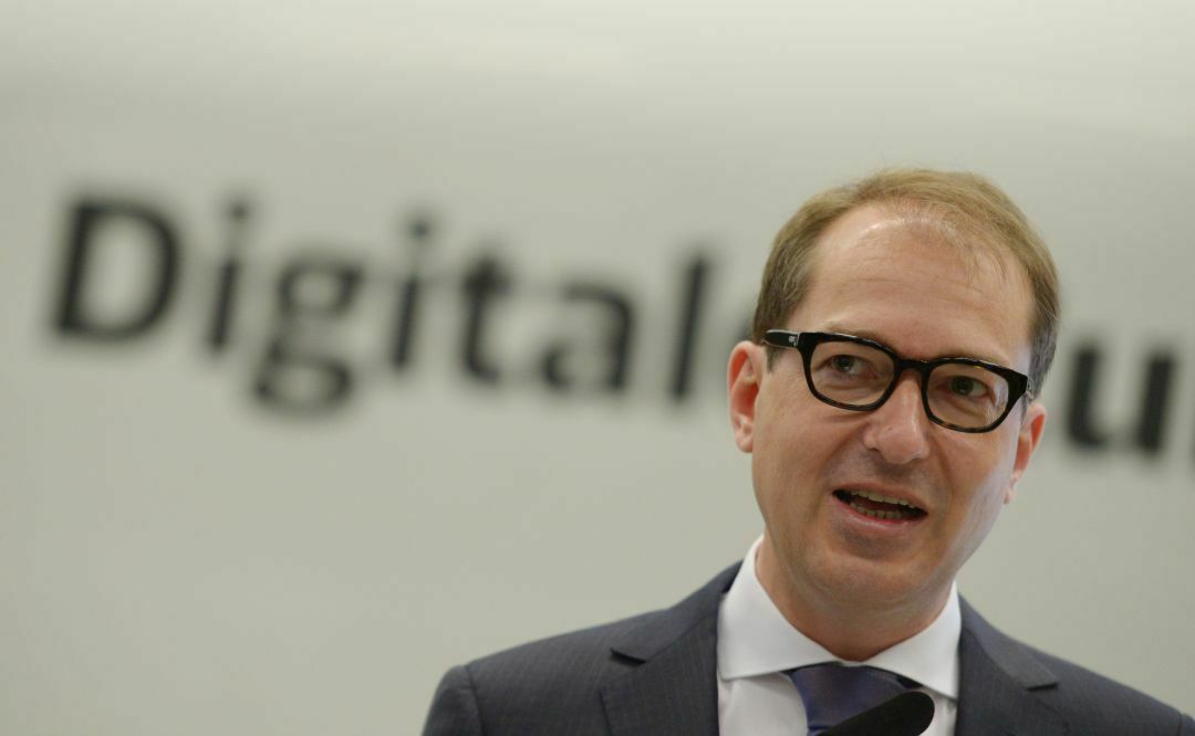 Alexander Dobrindt ist Bundesverkehrsminister und Bundesminister f&uuml;r digitale Infrastruktur