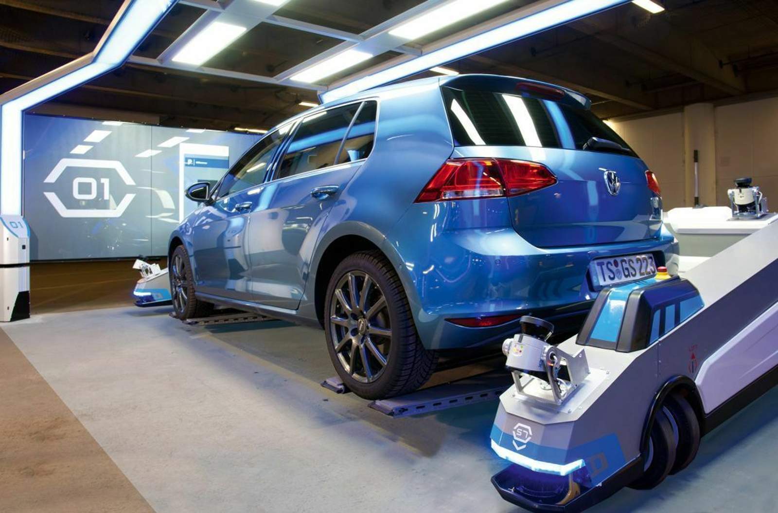Weltneuheit Park Roboter Am Flughafen www.motor-talk.de