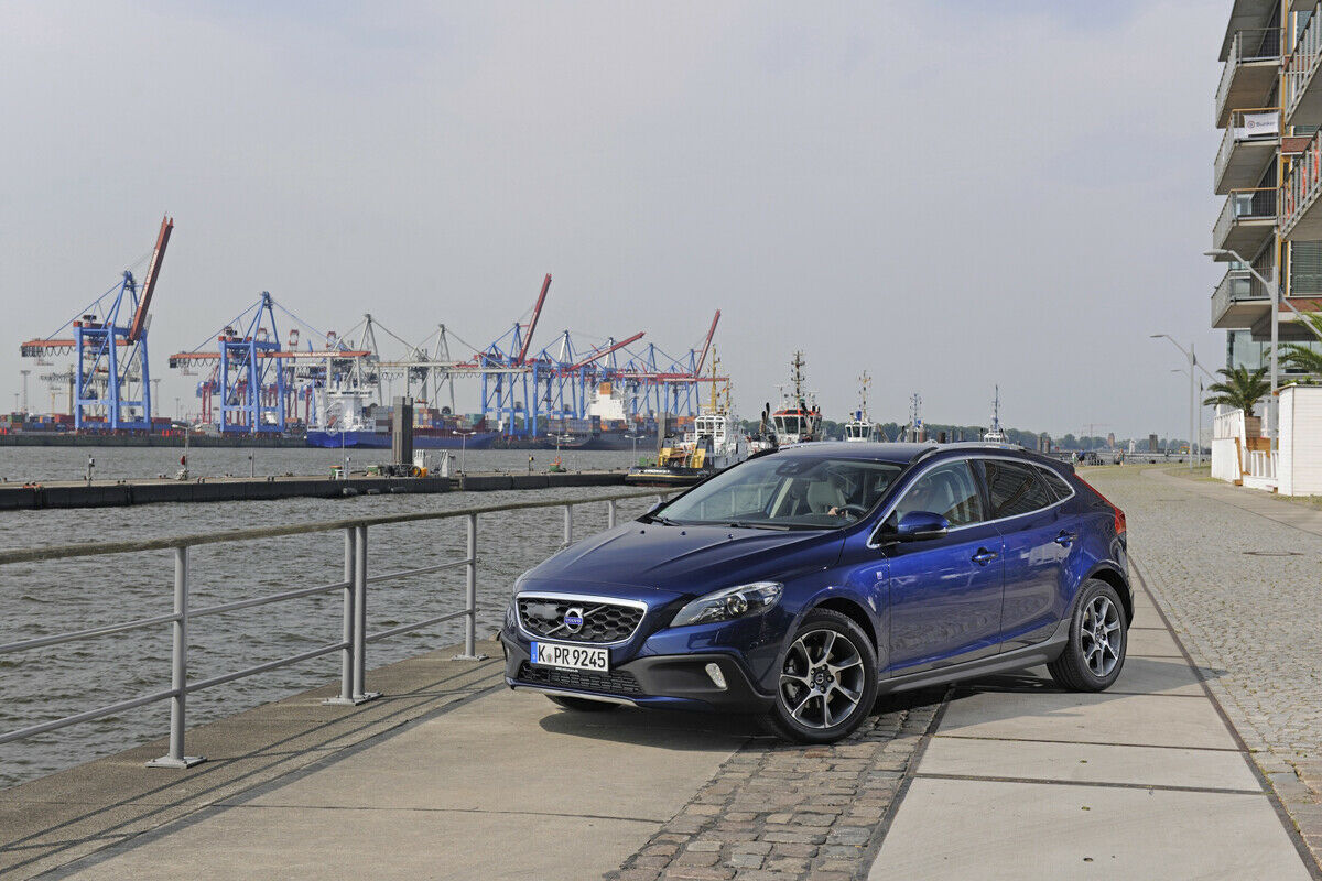 Sanft gefedert und kultiviert: Der Volvo will lieber gleiten als rasen